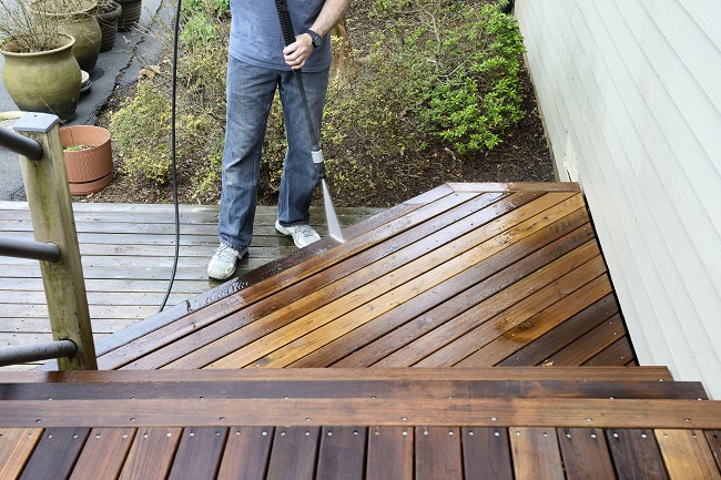 Maintaining Decks and Keeping Them Clean